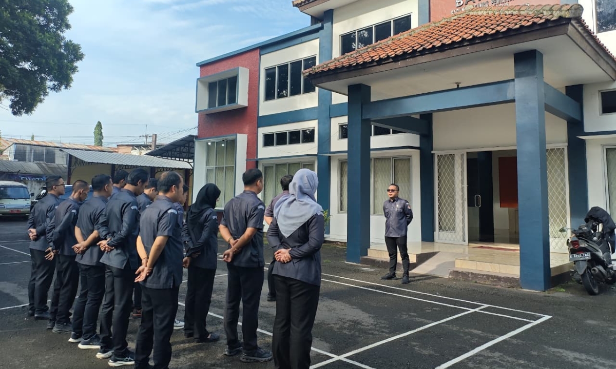 Perkuat Disiplin dan Sinergi, Bawaslu Kuningan Gelar Apel Pagi serta Rapat Rutin