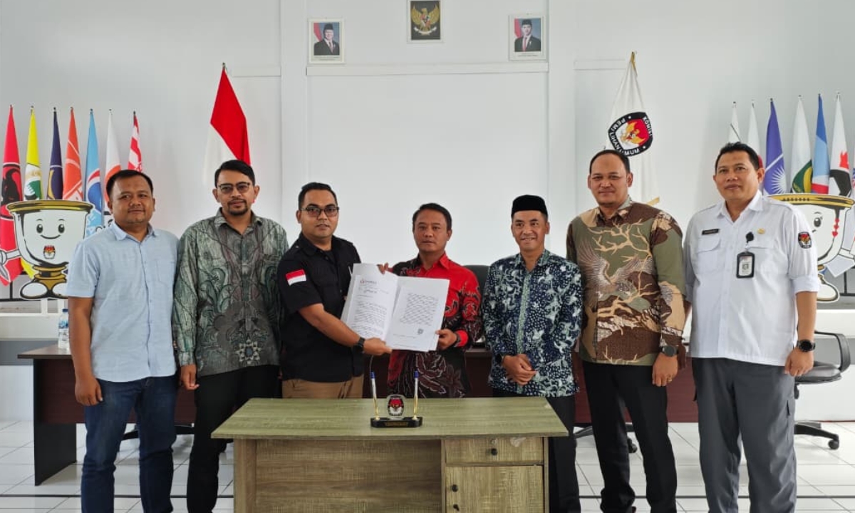 Rapat Pleno Terbuka Rekapitulasi Pemutakhiran Data Pemilih Berkelanjutan (PDPB) Triwulan I Tahun 2026. Kegiatan ini diselenggarakan oleh KPU Kabupaten Kuningan
