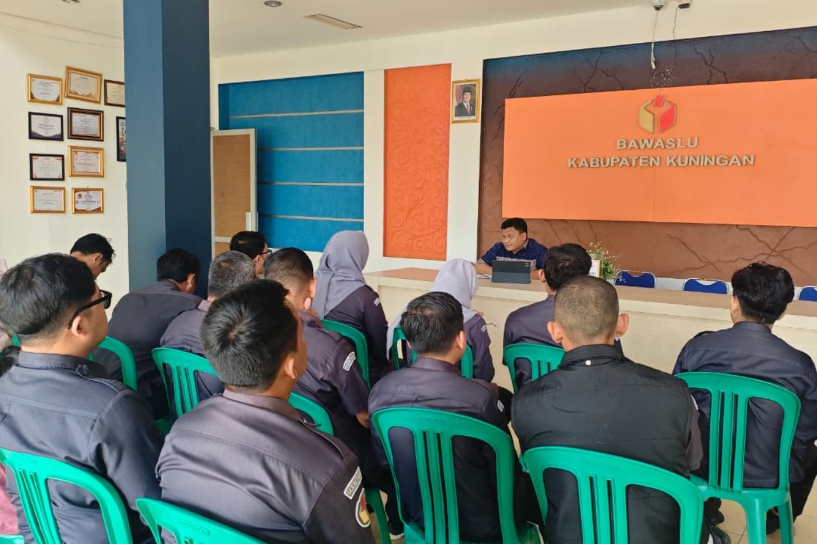 rapat-perdana