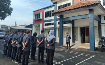 Perkuat Disiplin dan Sinergi, Bawaslu Kuningan Gelar Apel Pagi serta Rapat Rutin